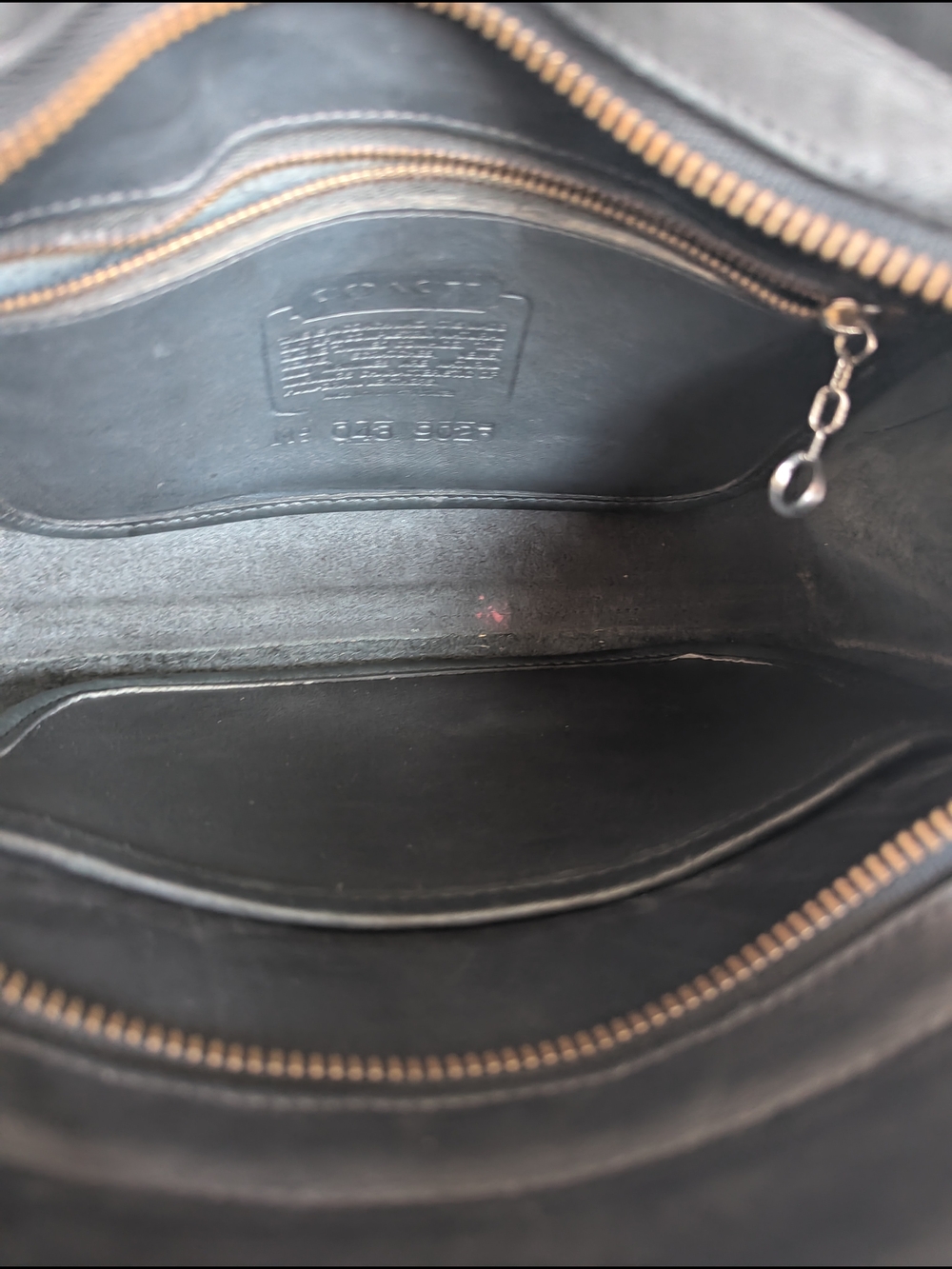 vintage Coach Devon Bag (Style #9908) from the 1990s, made of black glovetanned - Picture 13 of 14